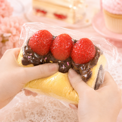 いちごチョコロール