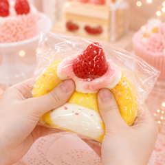ストロベリーロールケーキ