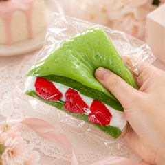 まっちゃイチゴサンド